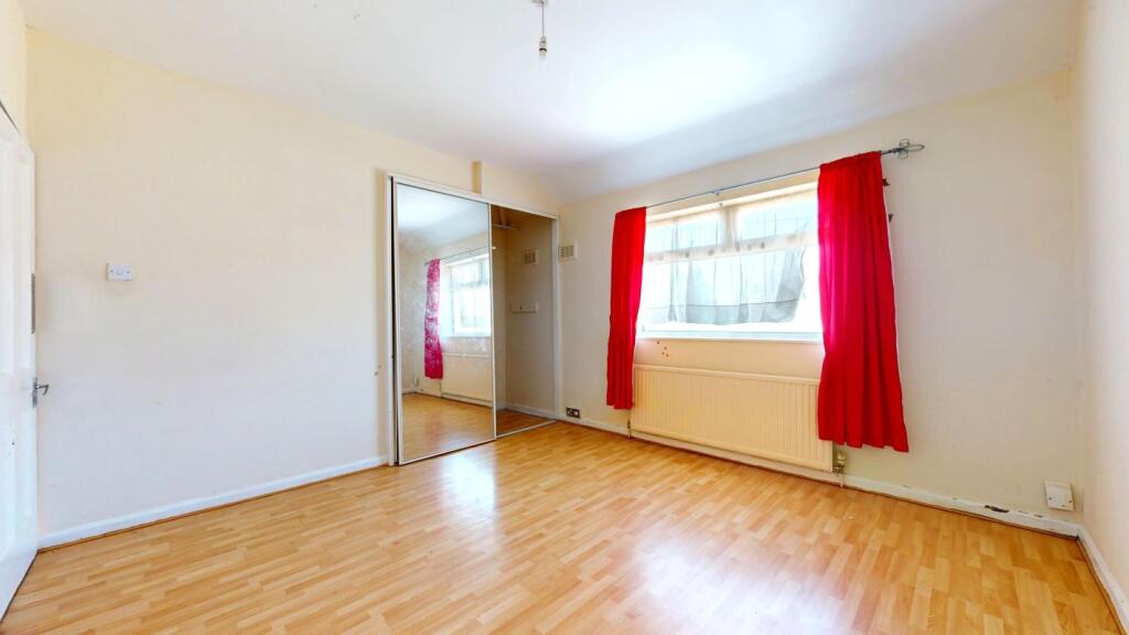 House in Romford - More