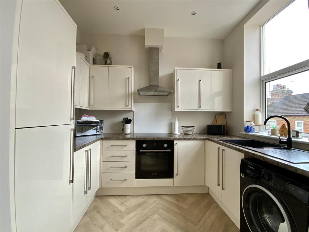 Apartment in Milton Keynes - View 3