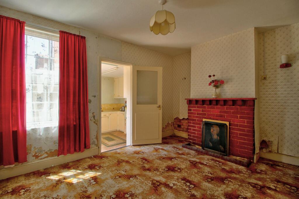 Matthewsgreen Road, Wokingham - View 4