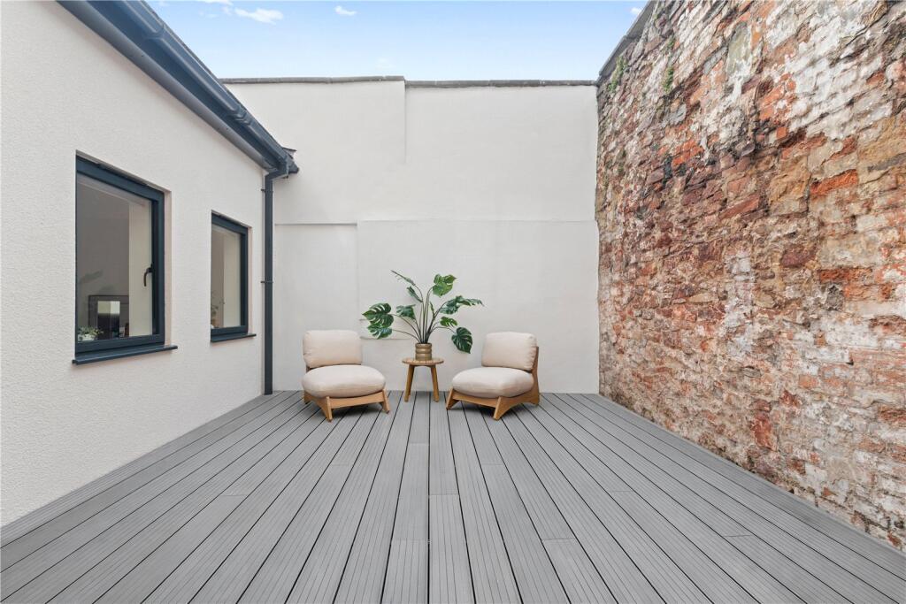 Apartment in Bristol, Clifton Village, Hotwells - View 3