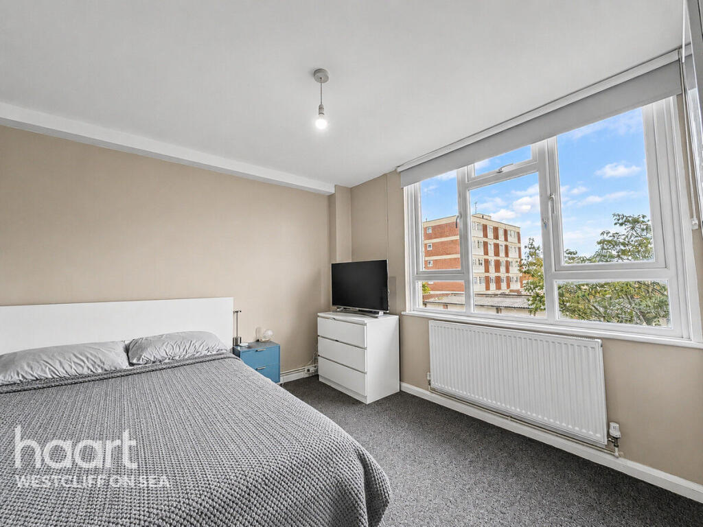 Apartment in Southend-on-Sea - View 3