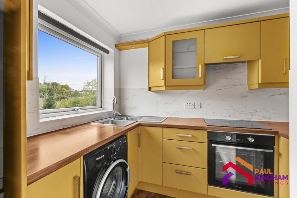 Apartment in Hemel Hempstead - View 3