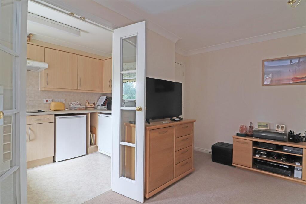 Apartment in Reigate and Banstead, Earlswood - View 5