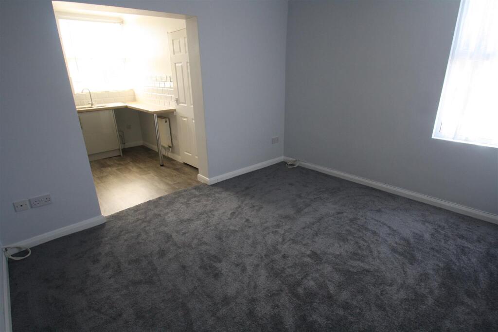 Apartment in Maidstone, Kent - View 3