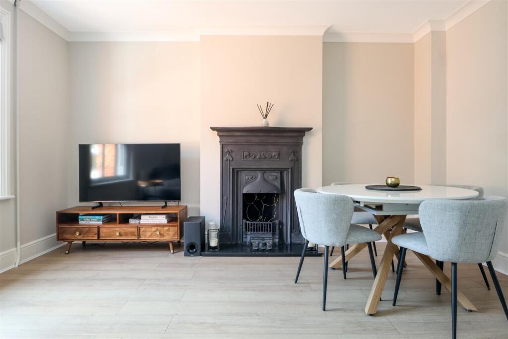 Apartment in Horsham, New Town - View 4