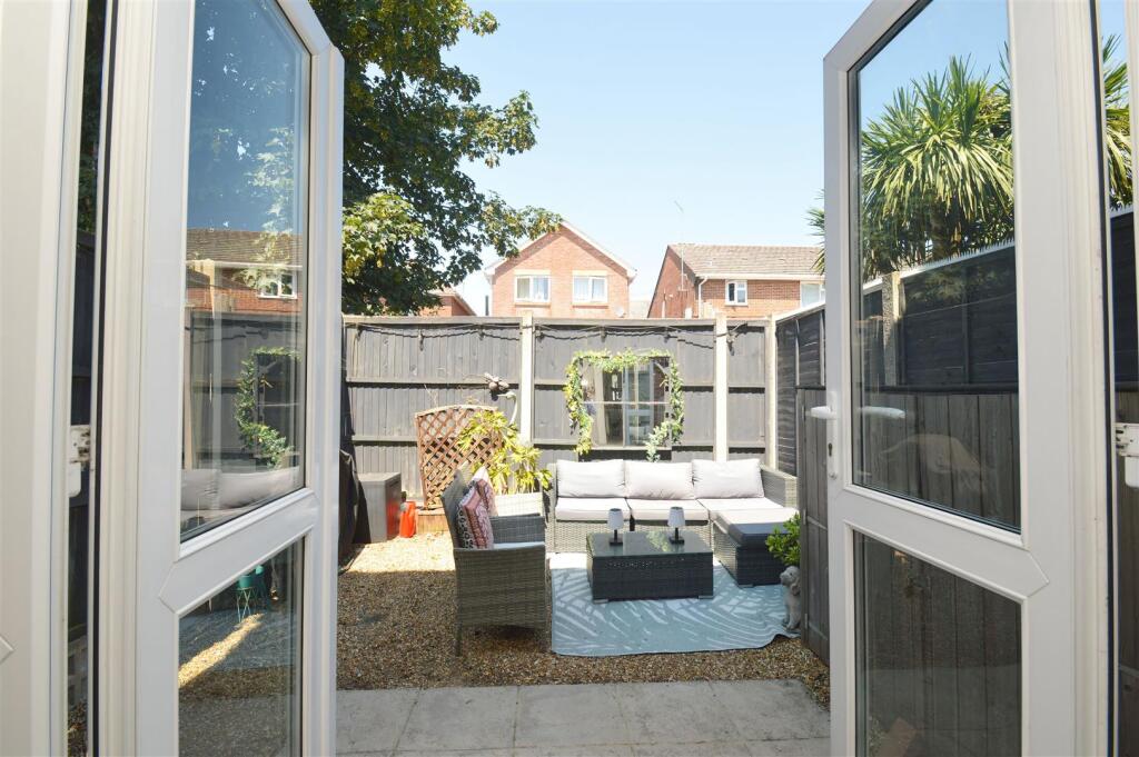 House in East Cowes, Osborne - More