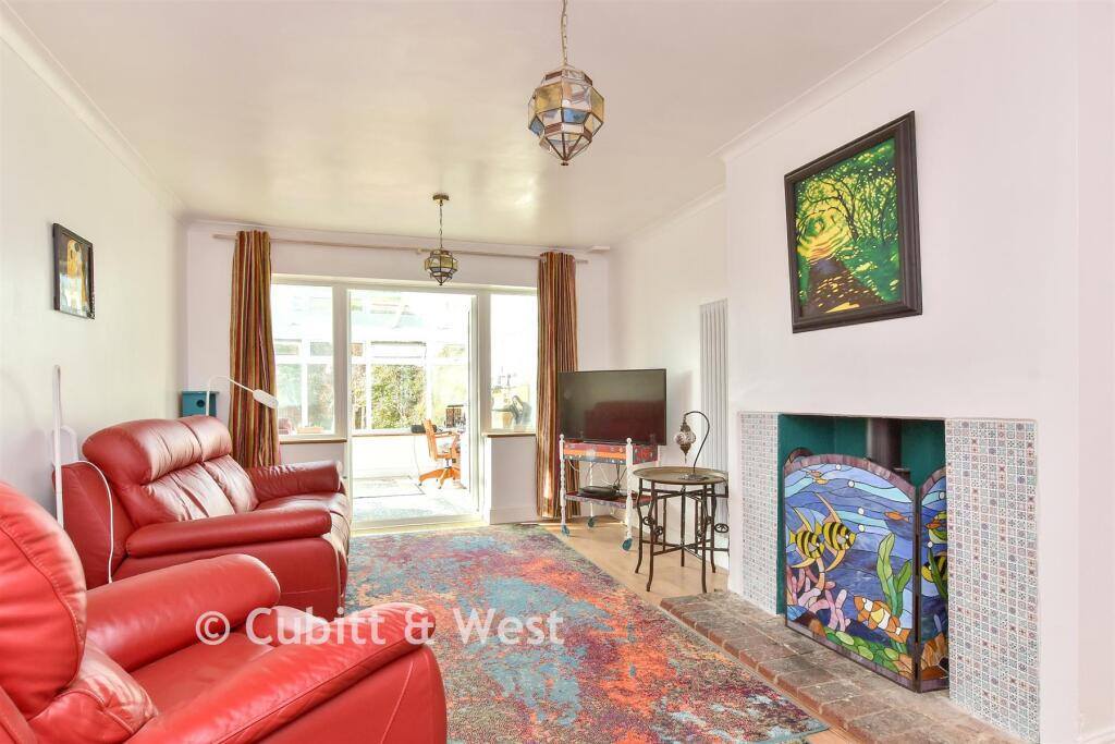 House in Peacehaven, Telscombe Cliffs - More