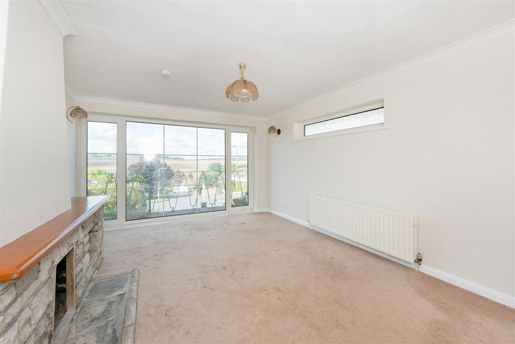 House in Horndean - More
