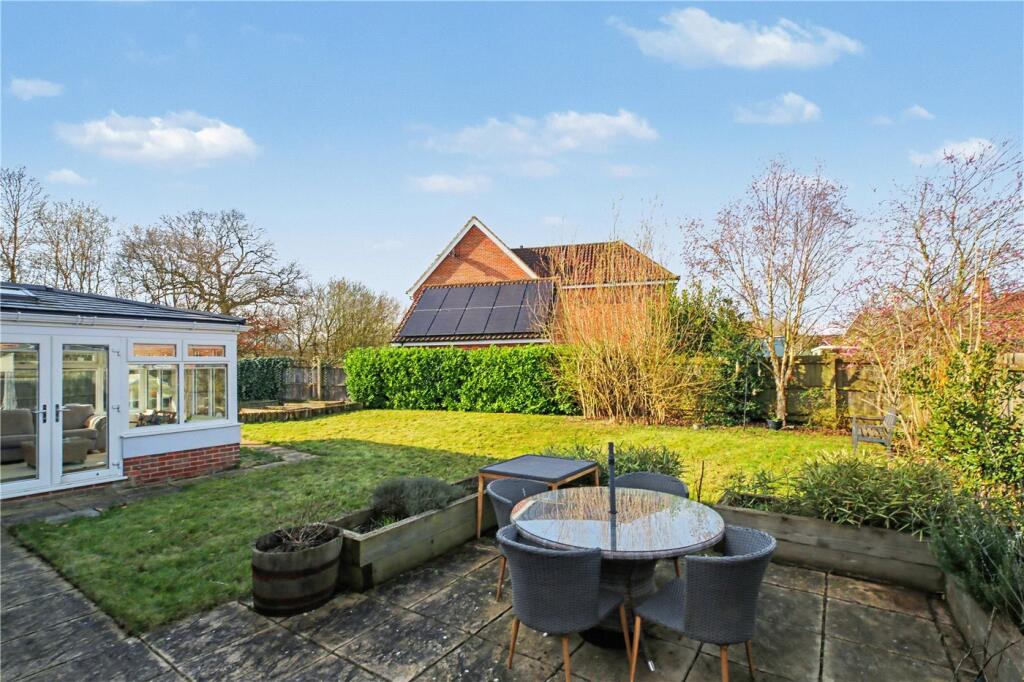 Meadows Drive, Mulbarton, Norwich, Norfolk, NR14 photo 2