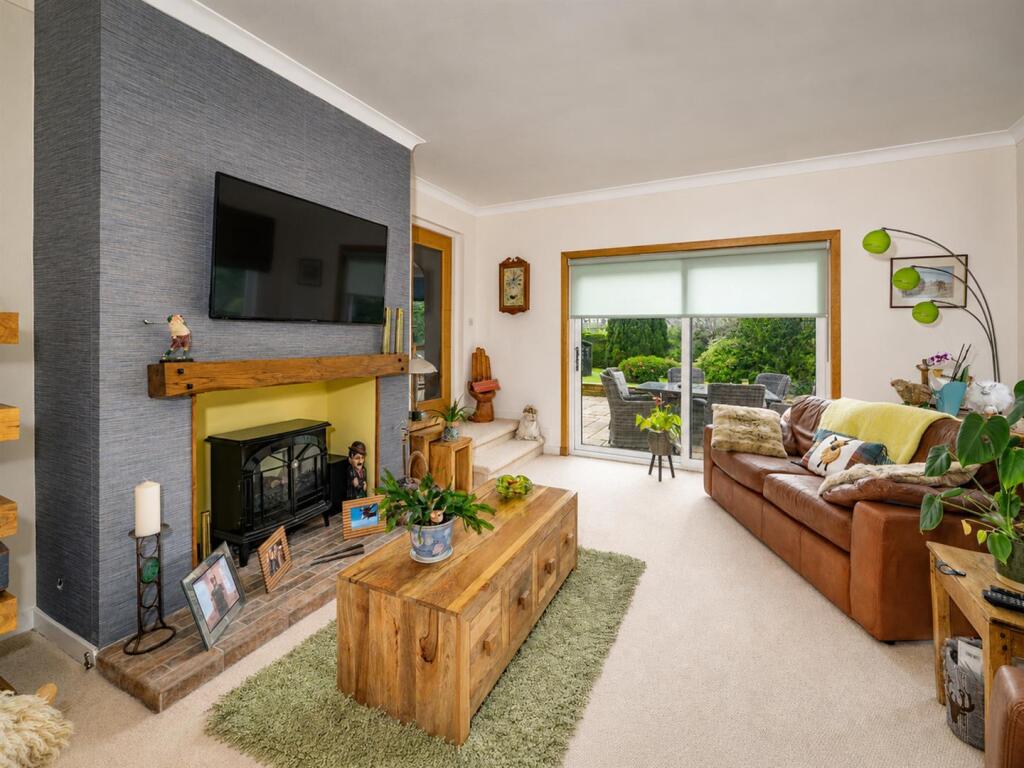 House in Dundee - More