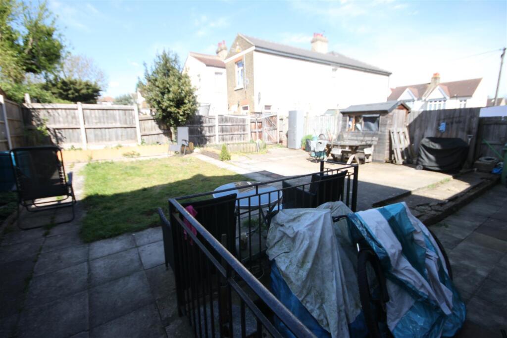 Apartment in Southend-on-Sea, Kursaal Estate, Southchurch - View 2