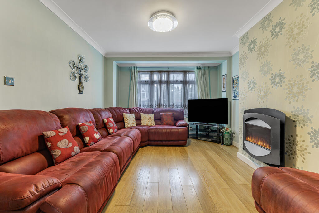 House in Bromley - More