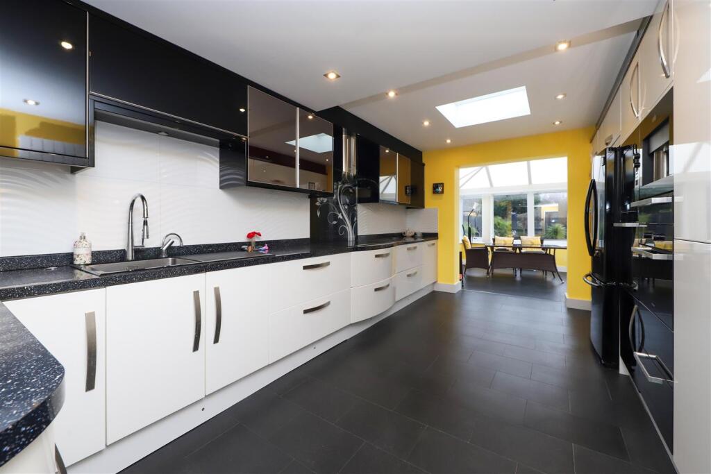 Brook Drive, Ruislip photo 3