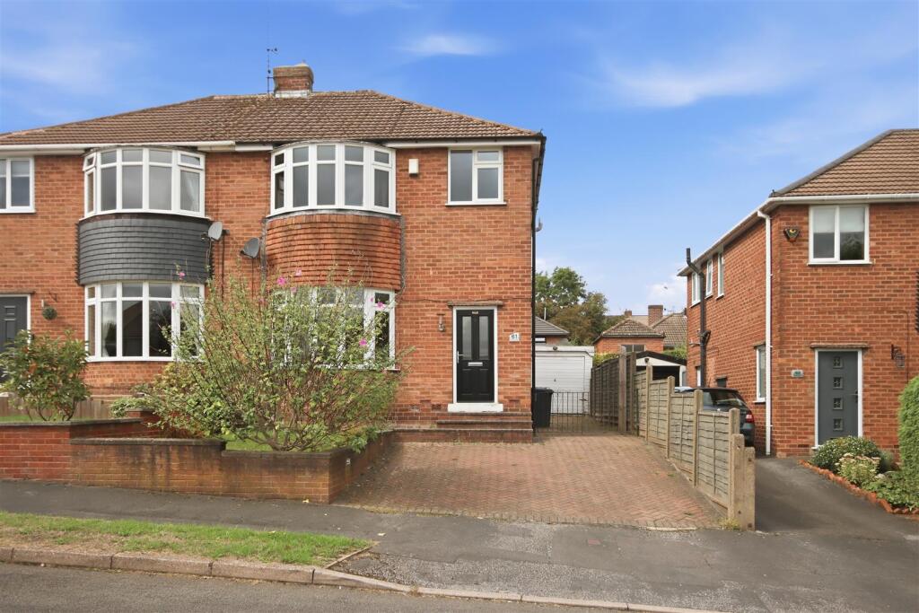 3-bed semi-detached on Windsor Drive, Wingerworth, Chesterfield, £270,000
