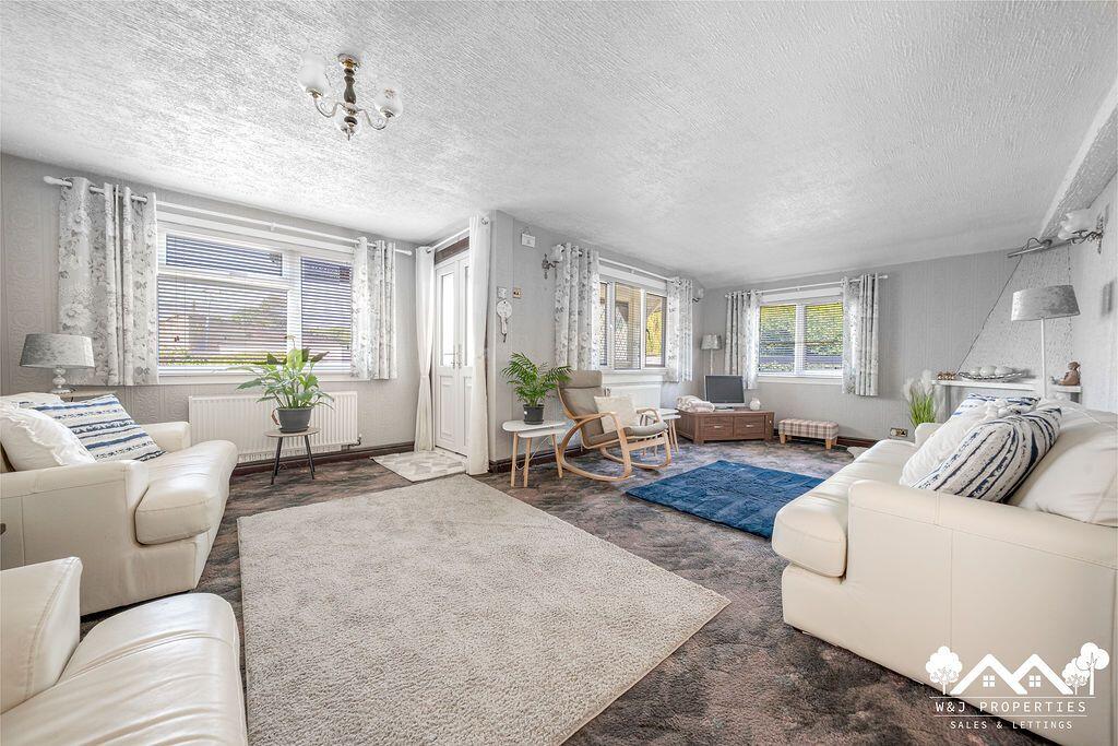 Main Drive, Halsnead Park, Prescot, L35 photo 3