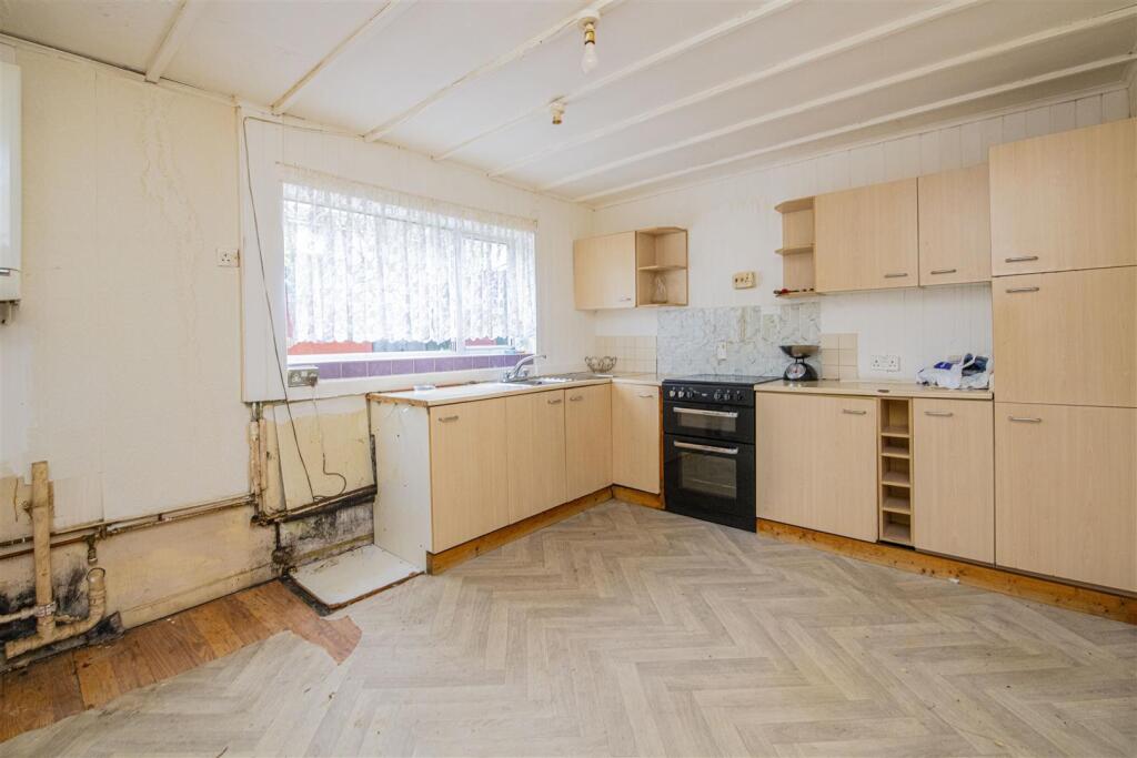 Swinburne Road, Wellingborough photo 2