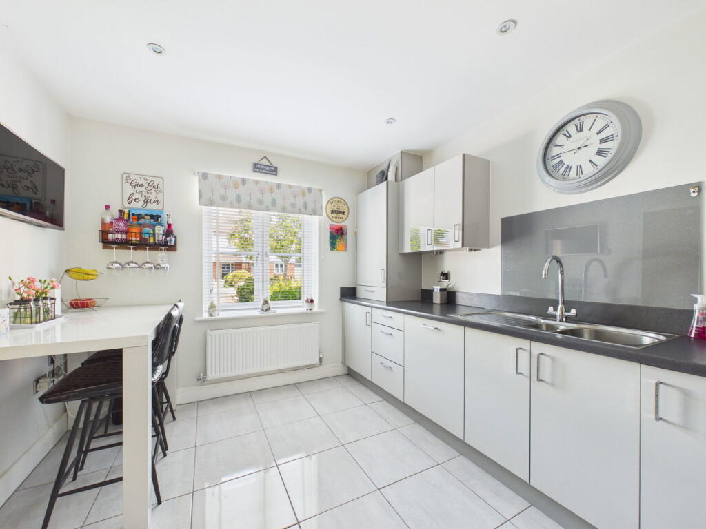 House in Horsham, Broadbridge Heath - View 2