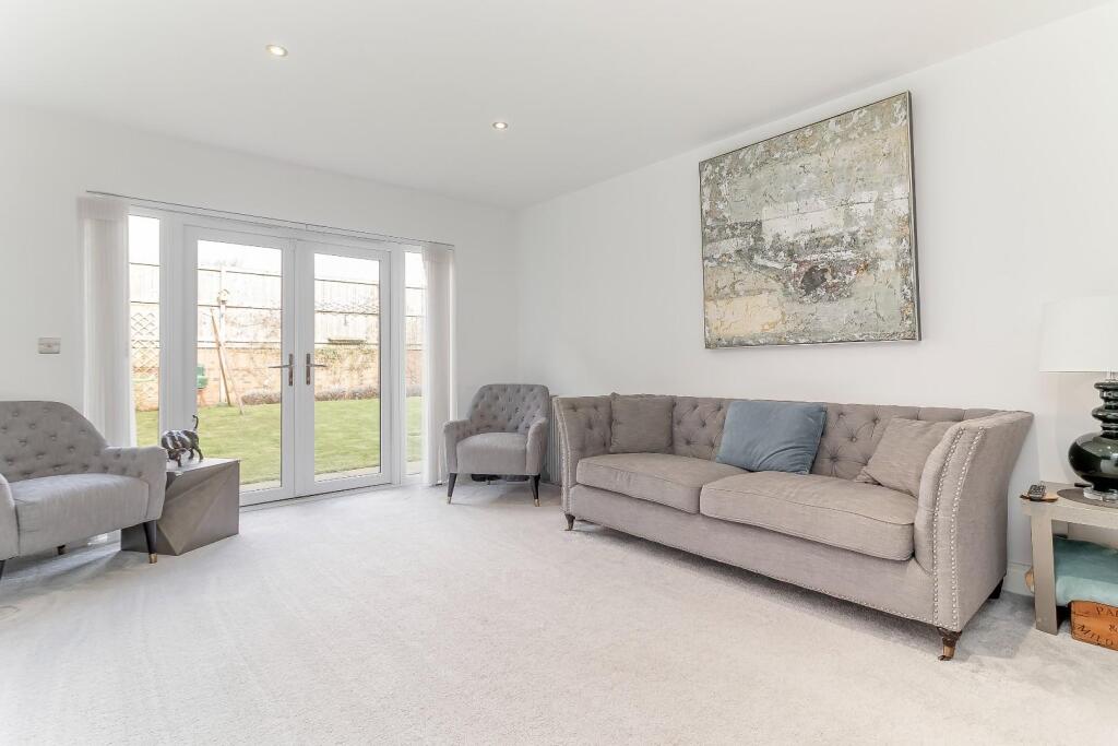 Willow Drive, Harrogate photo 4