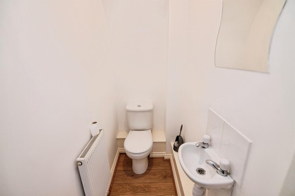 Farm End Close, West Bromwich photo 5