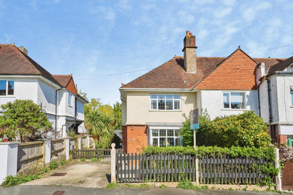 Main image of property: Standen Avenue, Camp Hill, Newport, Isle of Wight, PO30