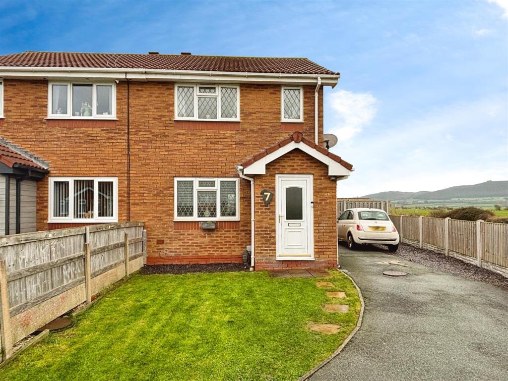 2-bed semi-detached on Llys Yr Eos, Belgrano, Conwy, LL22, £180,000