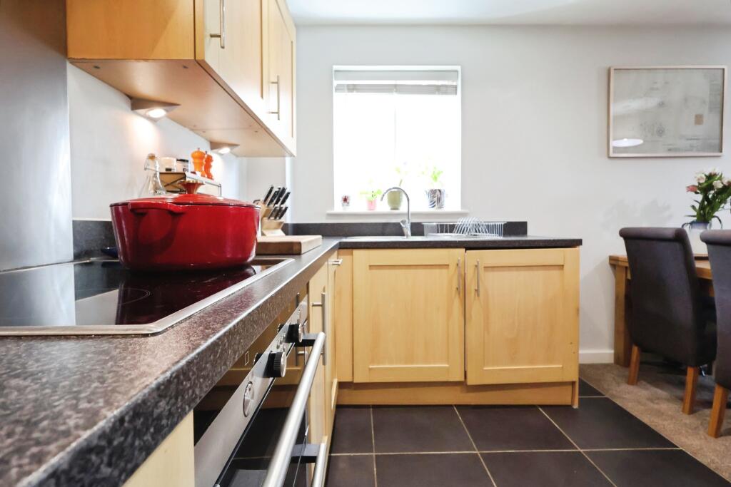 Apartment in North Hertfordshire, Hertfordshire - View 4