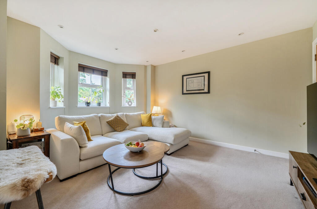 Apartment in Wokingham, Emmbrook - View 2