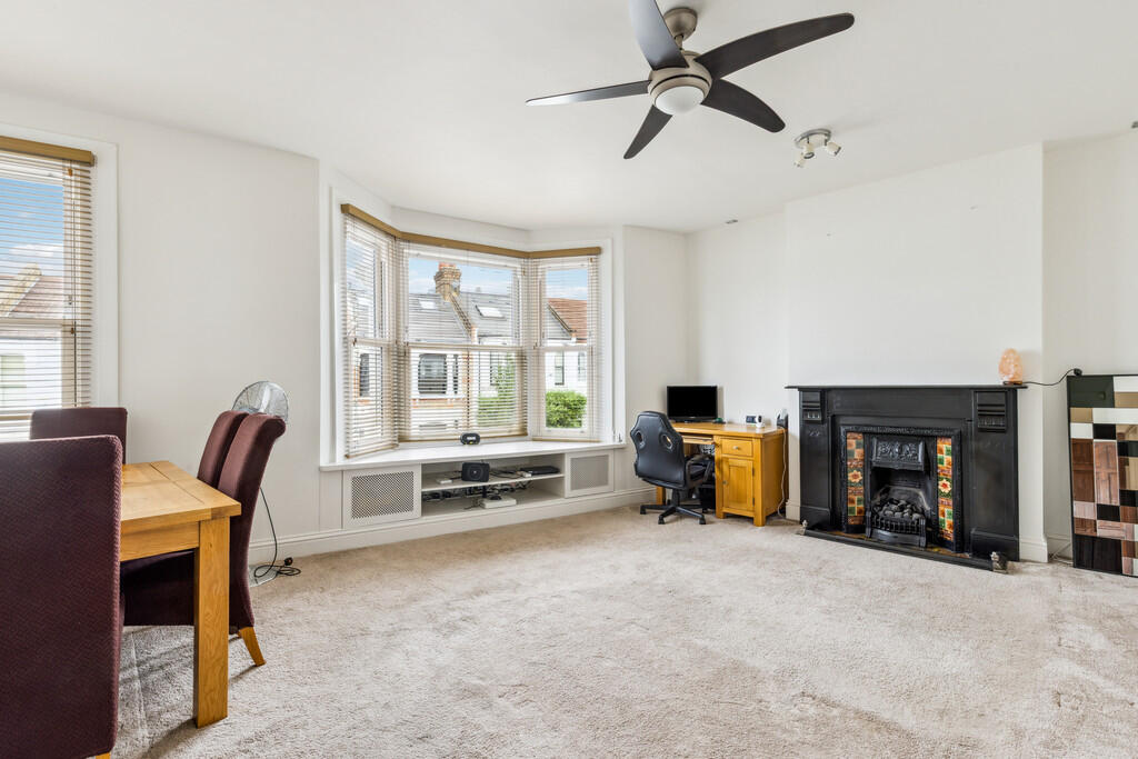 Apartment in London, Brondesbury Park, Brondesbury - View 3