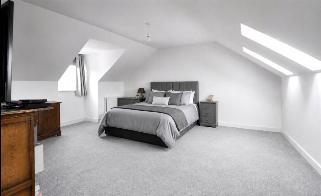 House in Pendle, Salterforth - More