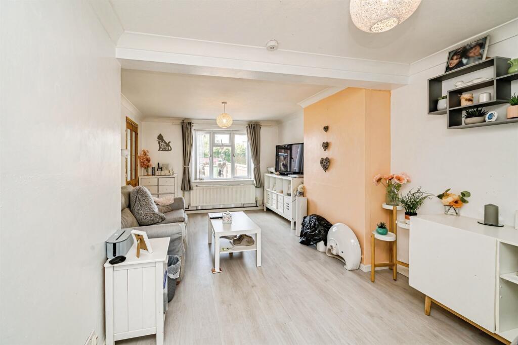 House in Aylesbury, Buckinghamshire - View 5