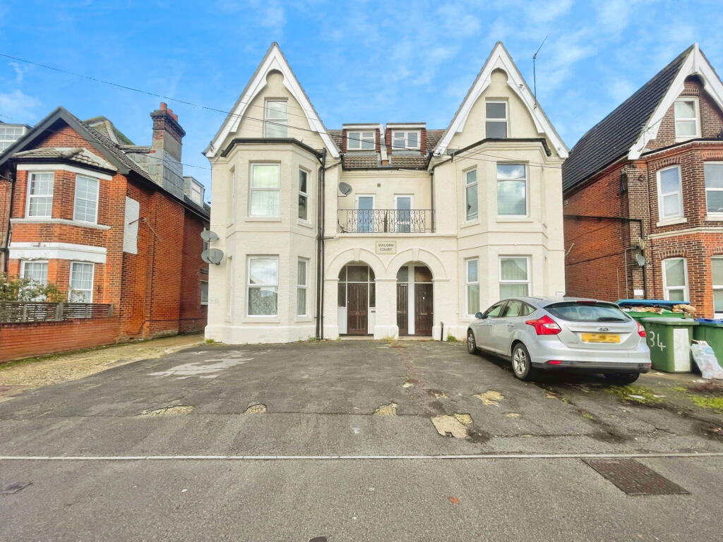 Main image of property: Howard Road, Southampton, SO15 5BP