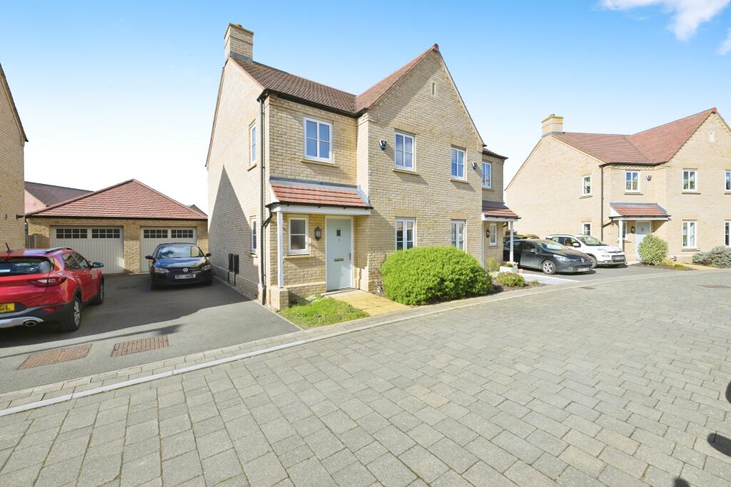 3-bed semi-detached on Hunnane Drive, Huntingdon, PE28, £300,000