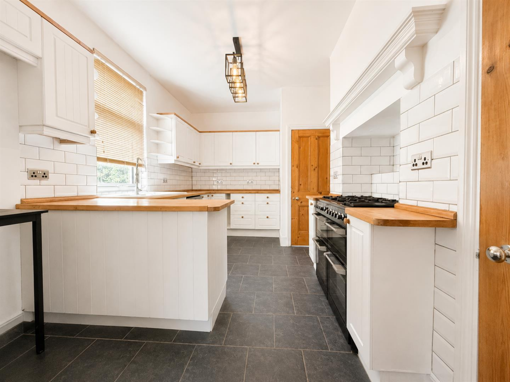 Wyndham Crescent, Aberaman - View 2