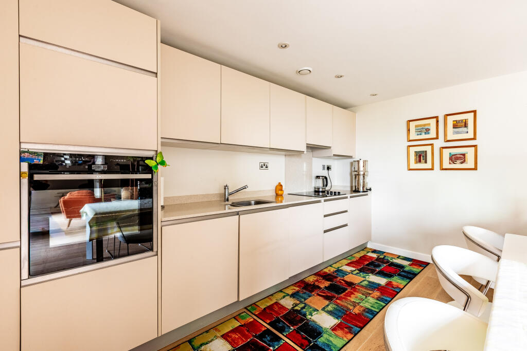 Apartment in Bristol - View 3