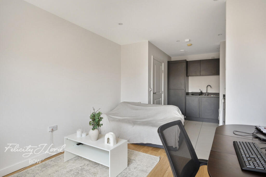 Apartment in London, Ocean Estate, Limehouse - More
