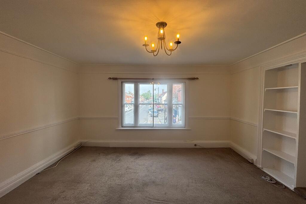 Apartment in Chichester, Midhurst - View 3