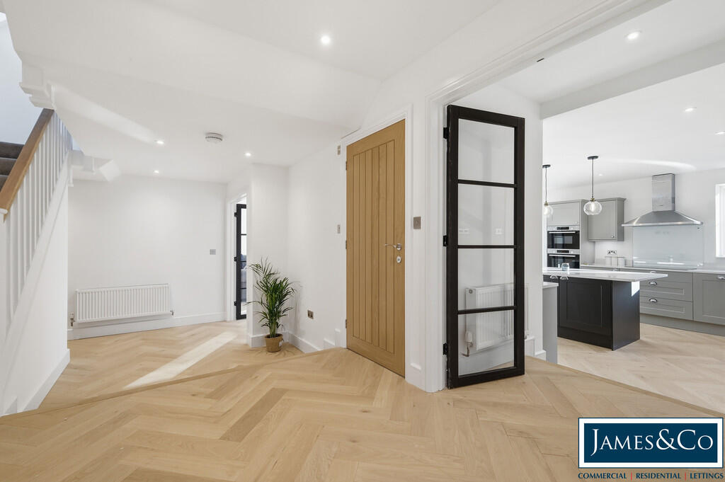 House in Uttlesford, Great Dunmow - View 5