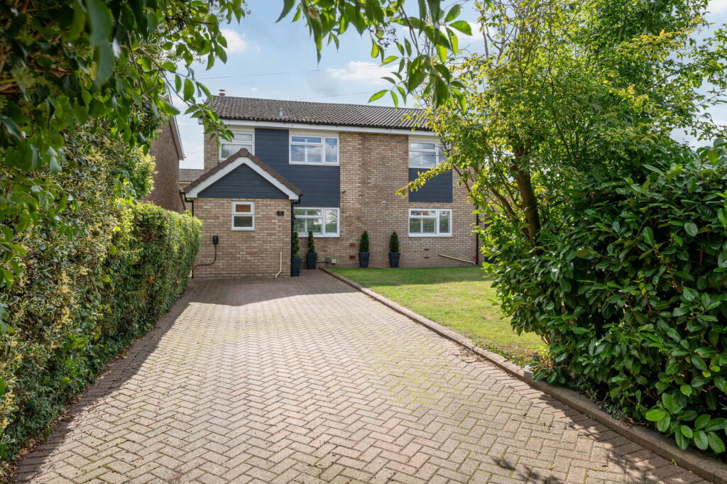 Main image of property: Baldock Road, Stotfold, Hitchin, SG5 4PB