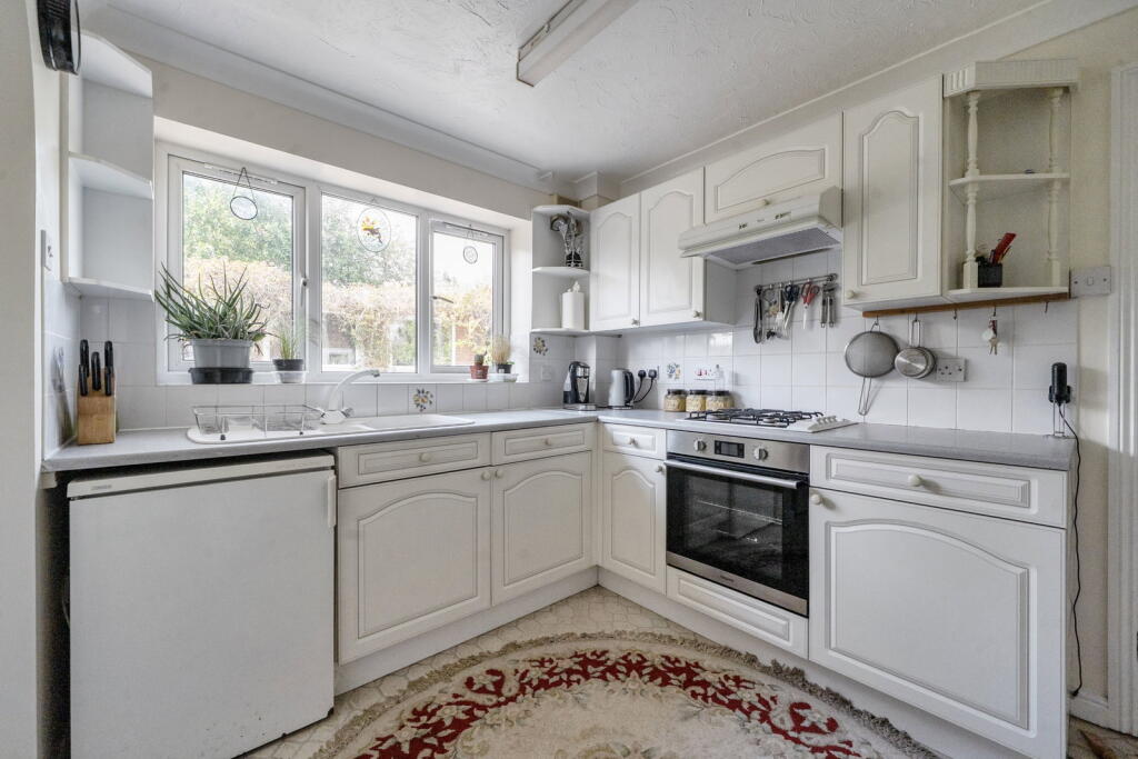 House in Cardiff, Pontprennau - More