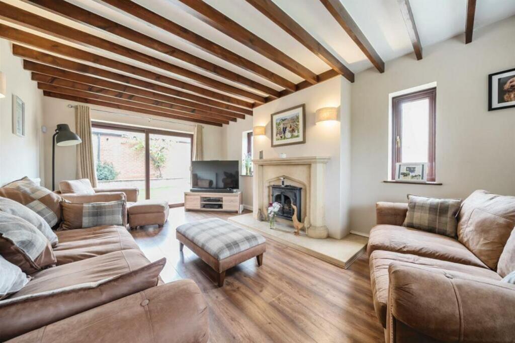 House in Helmdon, West Northamptonshire - View 2