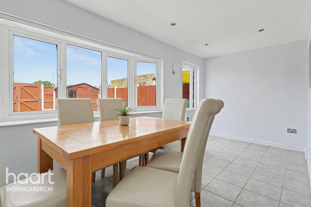 House in London, Elm Park - More