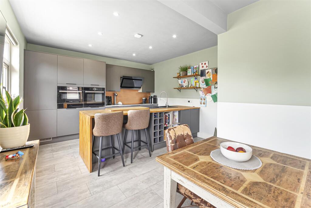 Leeds Road, Rawdon - View 2