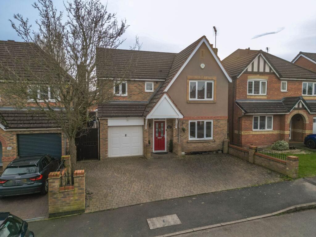 4-bed detached on Hatters Court, Bedworth, CV12, £360,000