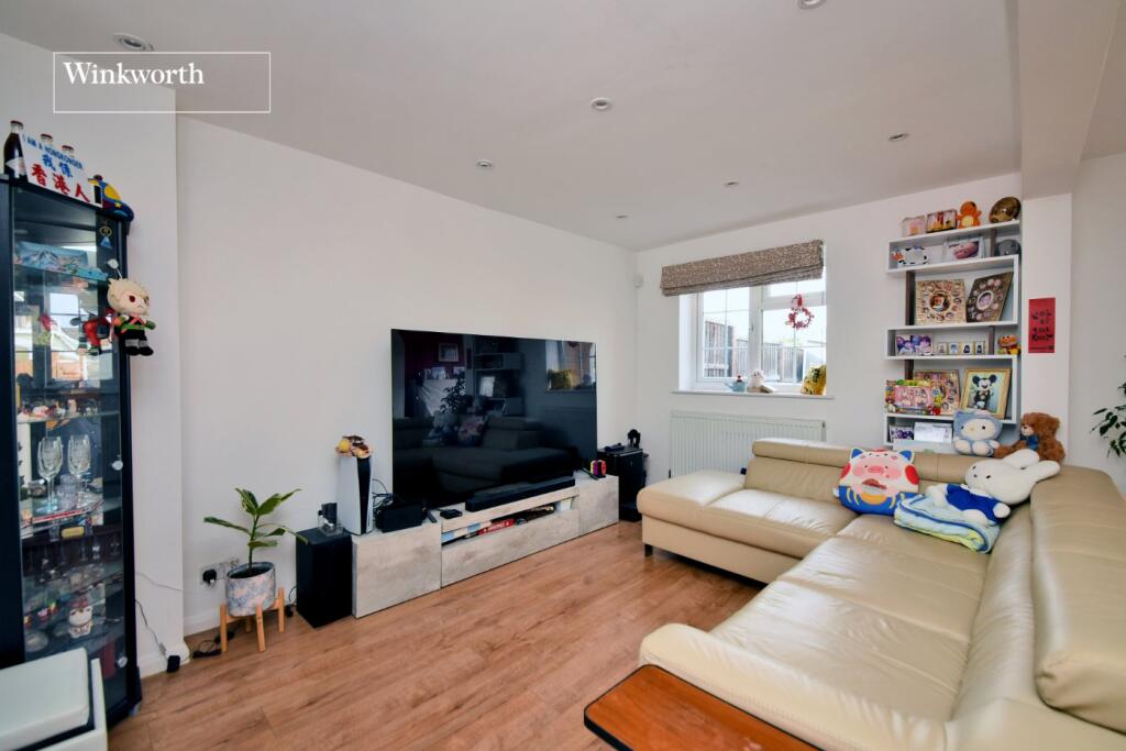 House in Sutton - View 5