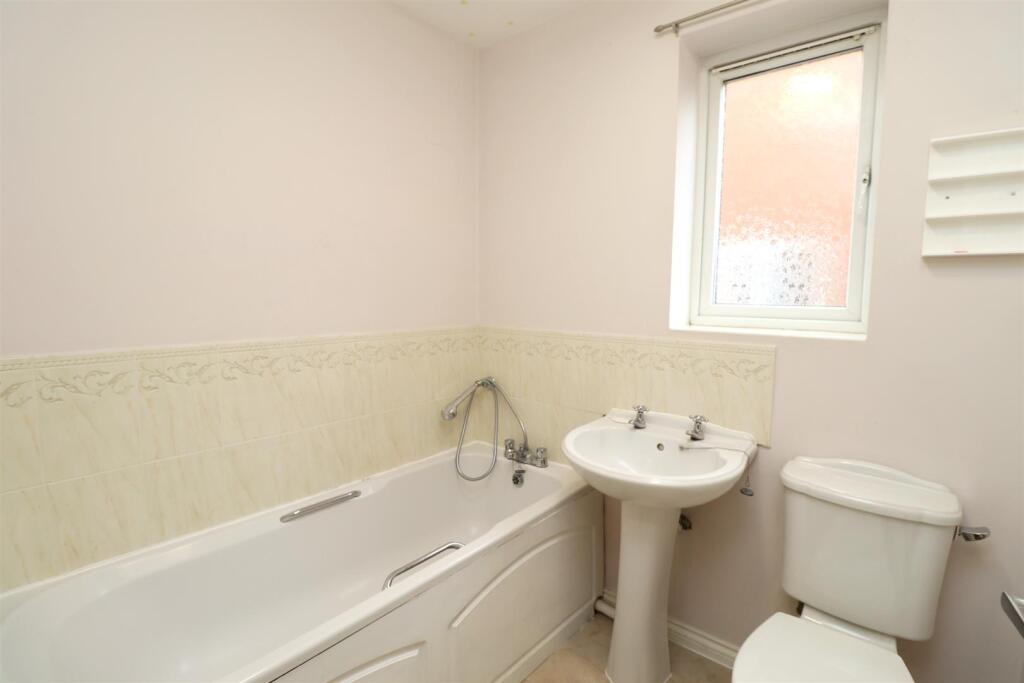House in Nuneaton and Bedworth, Bedworth Hill - More