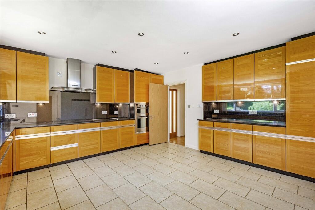 House in London, Coombe - View 2