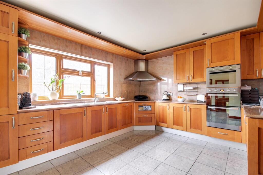 House in Enfield, Enfield Highway, Ponders End - View 2