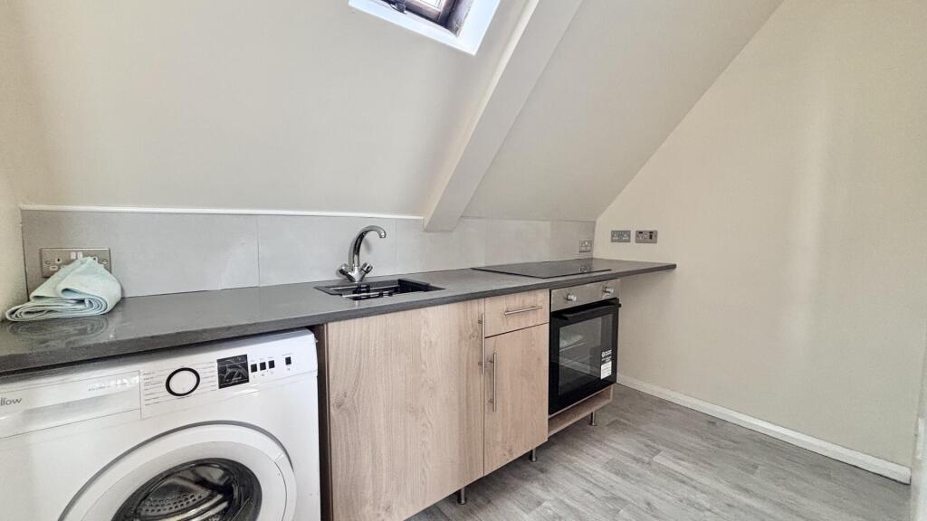 Apartment in Southend-on-Sea - View 5