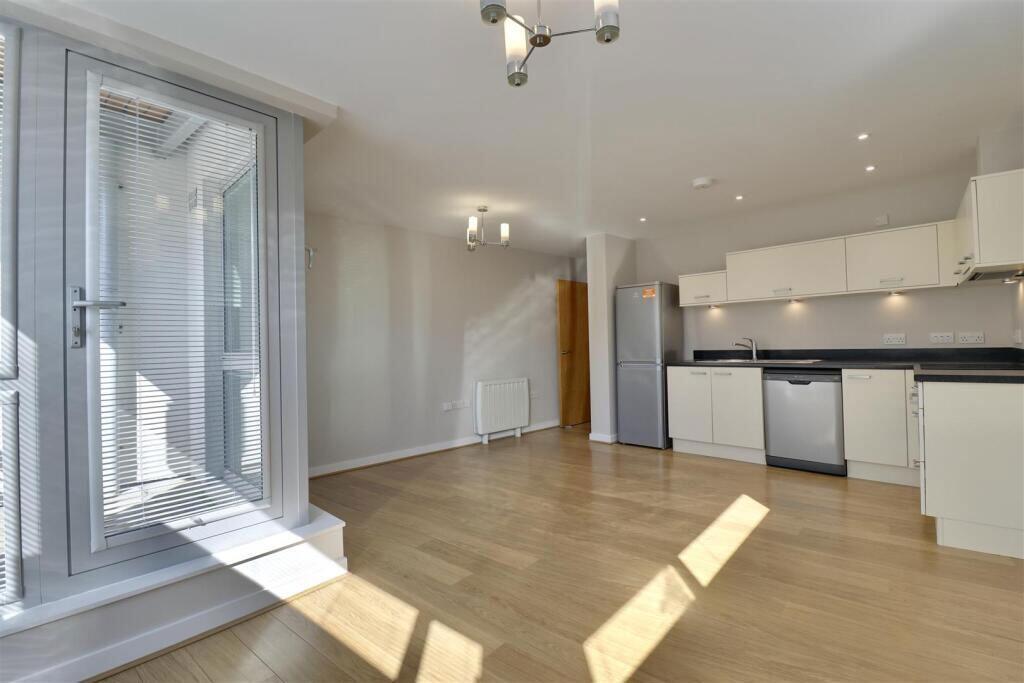 Apartment in Portsmouth, Portsea - View 5
