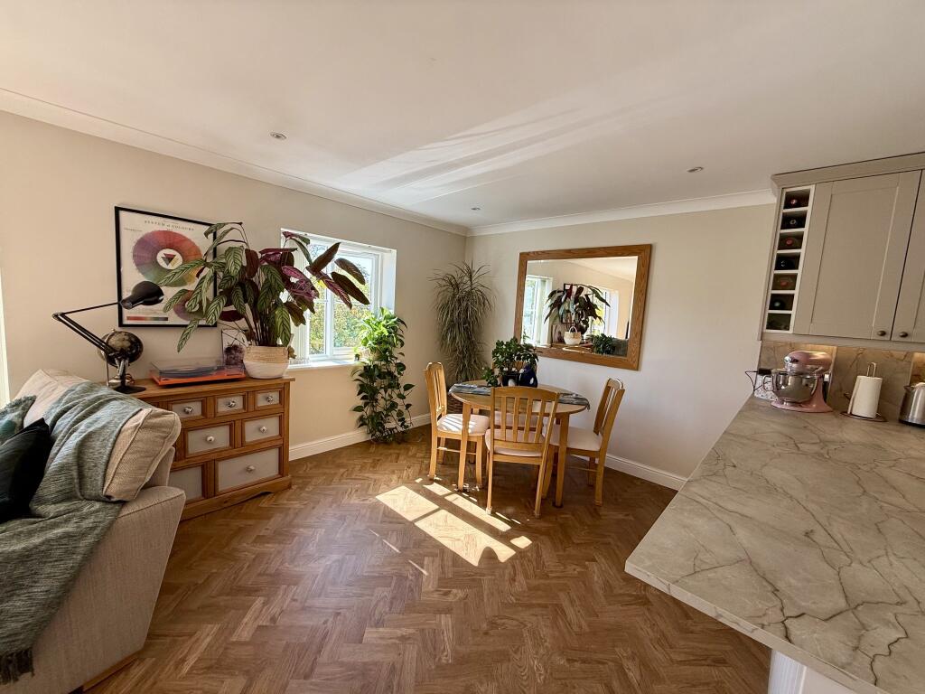 Apartment in Guildford - View 5